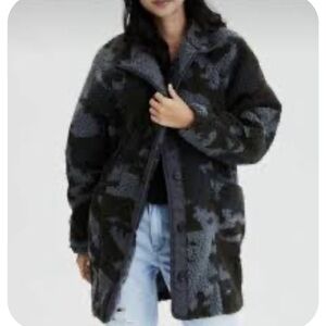 American Eagle Outfitters Black and Gray Teddy Jacket